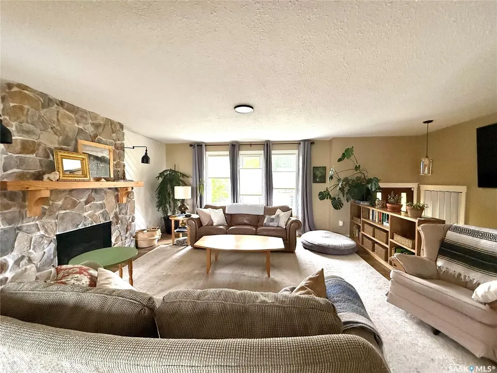 240 Dehavilland Avenue Air Ronge SK S0J 3G0