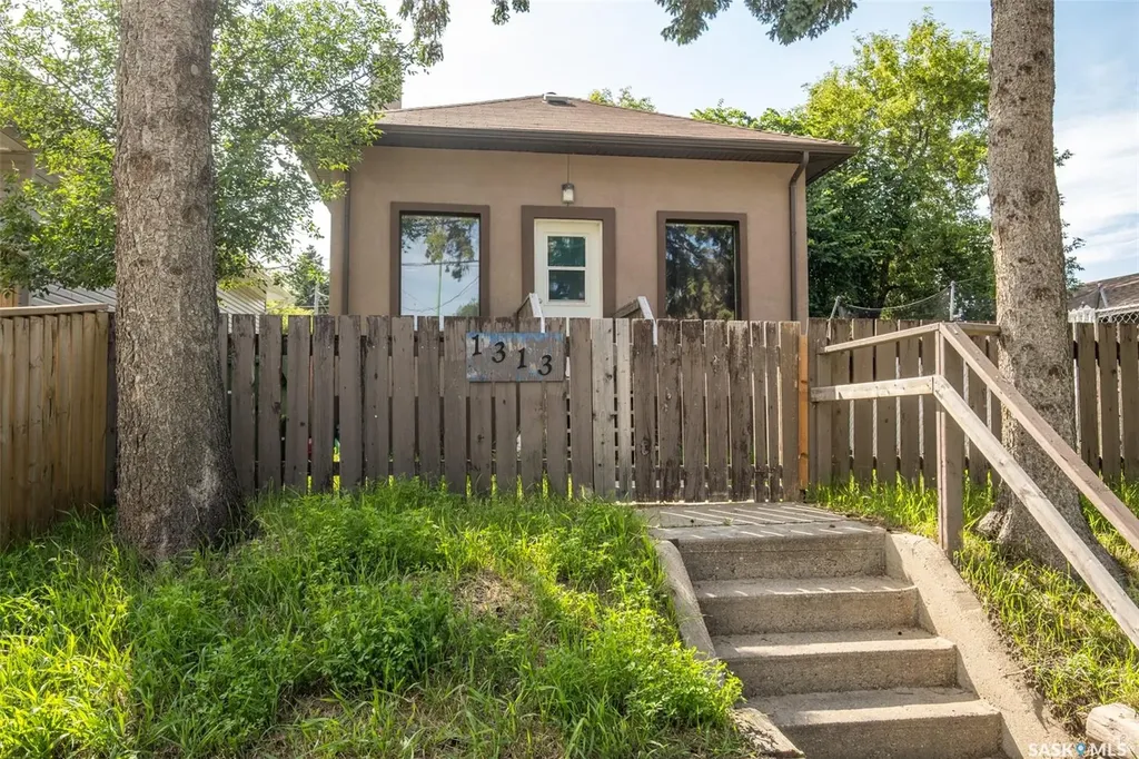 1313 6th Avenue W Prince Albert SK S6V 5J7