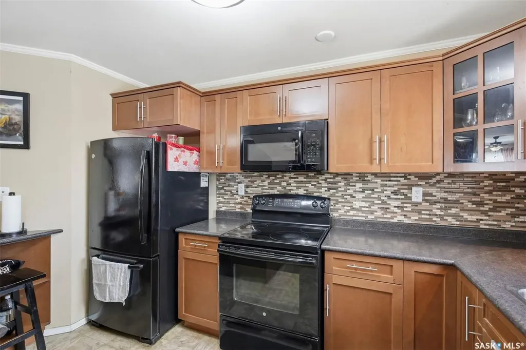225 Hassard Close Saskatoon SK S7L 2W8