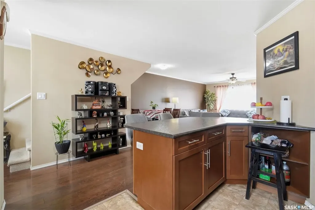225 Hassard Close Saskatoon SK S7L 2W8