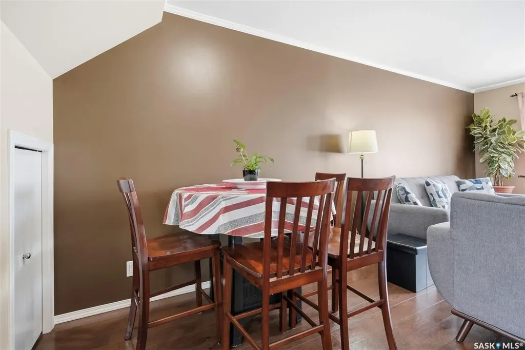 225 Hassard Close Saskatoon SK S7L 2W8