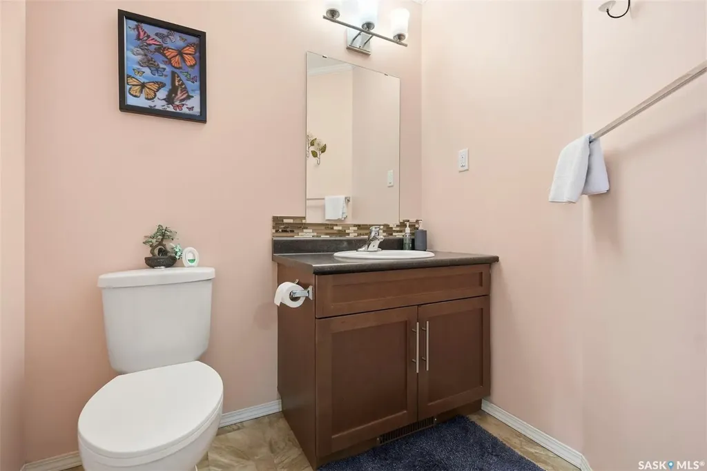 225 Hassard Close Saskatoon SK S7L 2W8