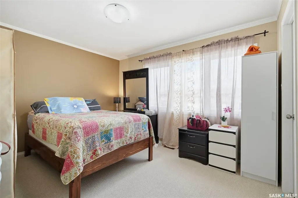 225 Hassard Close Saskatoon SK S7L 2W8
