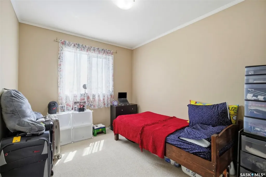 225 Hassard Close Saskatoon SK S7L 2W8