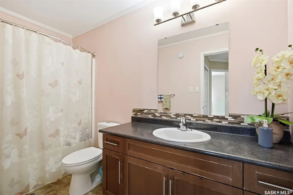 225 Hassard Close Saskatoon SK S7L 2W8