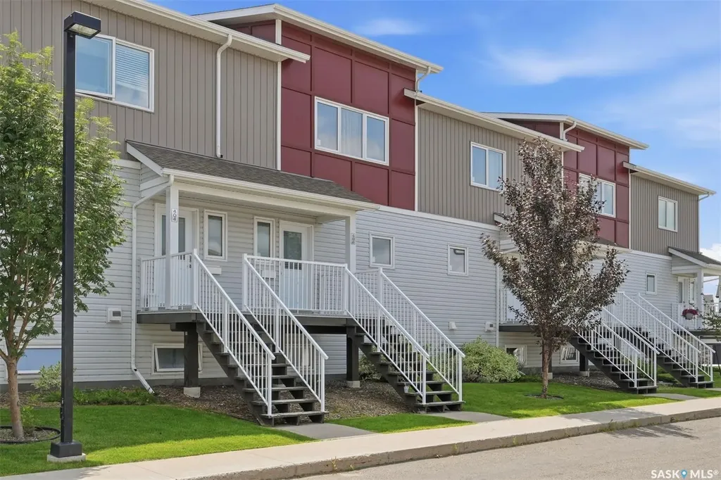 225 Hassard Close Saskatoon SK S7L 2W8