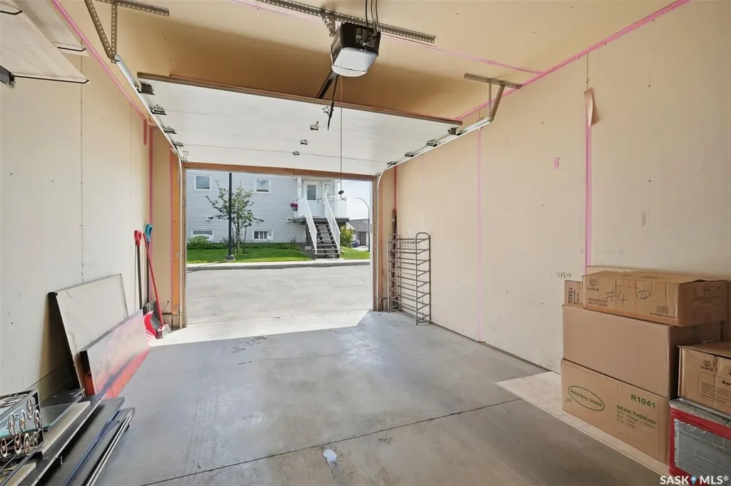 225 Hassard Close Saskatoon SK S7L 2W8