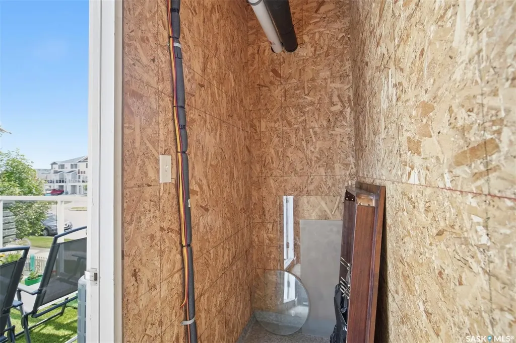 225 Hassard Close Saskatoon SK S7L 2W8