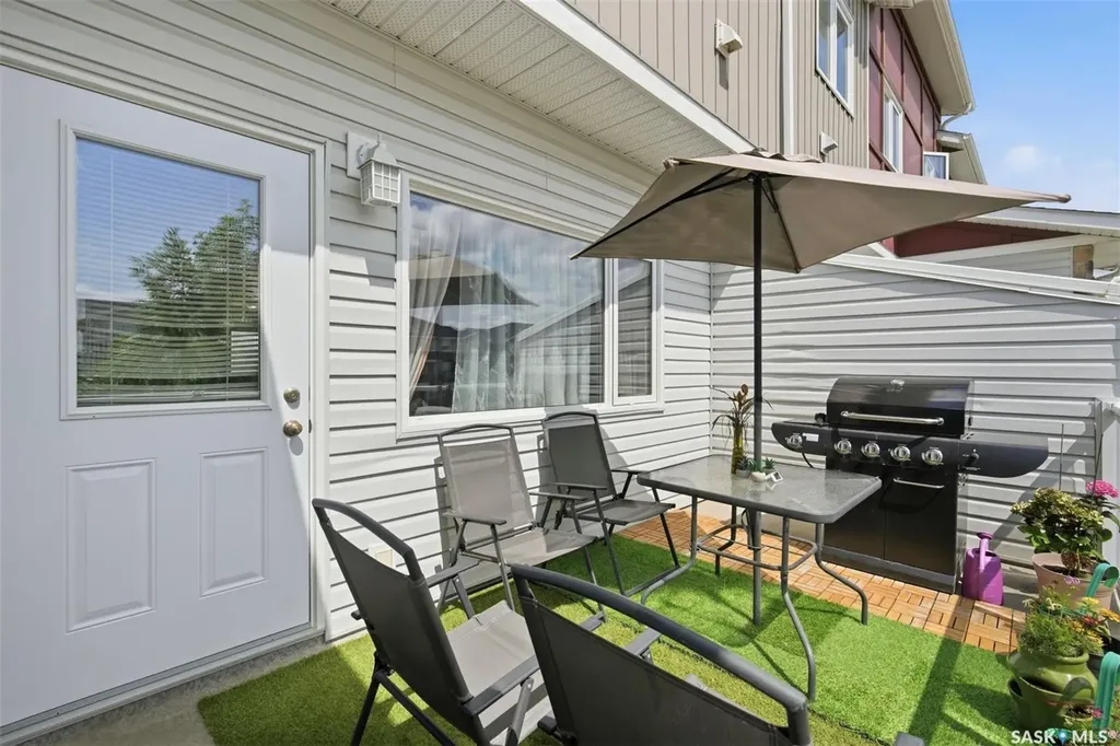 225 Hassard Close Saskatoon SK S7L 2W8
