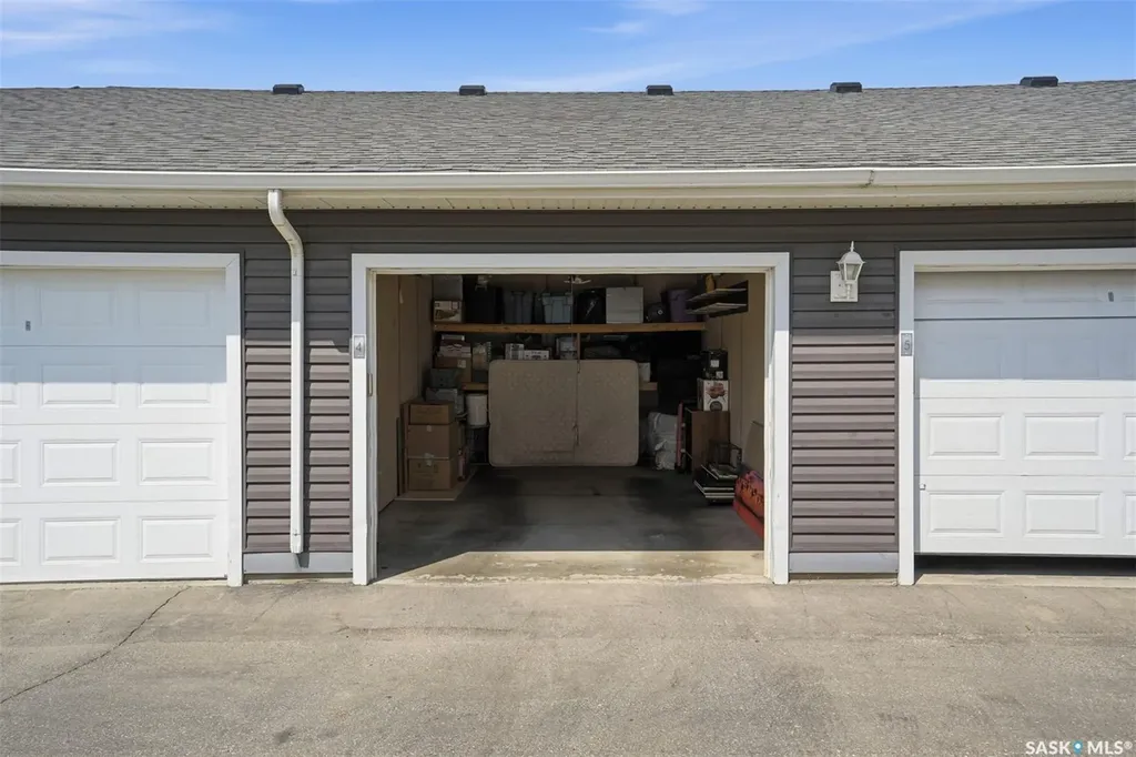 225 Hassard Close Saskatoon SK S7L 2W8