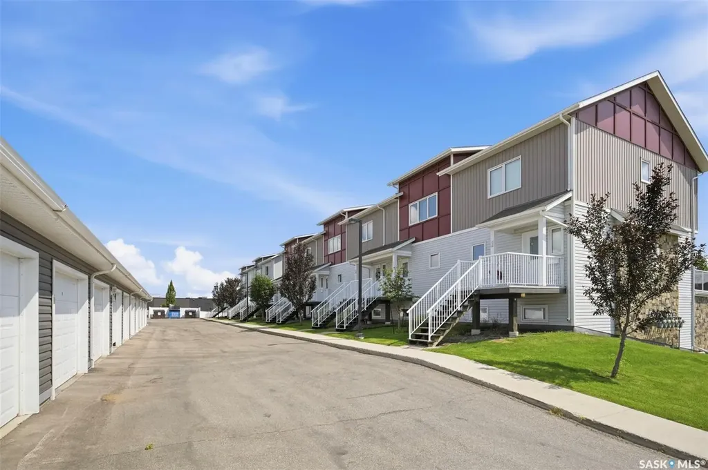 225 Hassard Close Saskatoon SK S7L 2W8