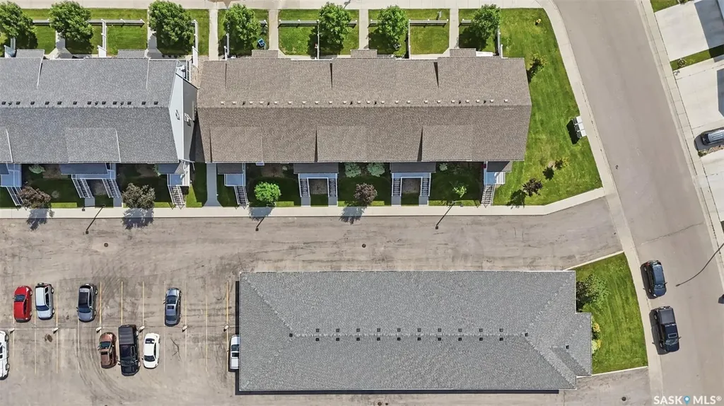 225 Hassard Close Saskatoon SK S7L 2W8