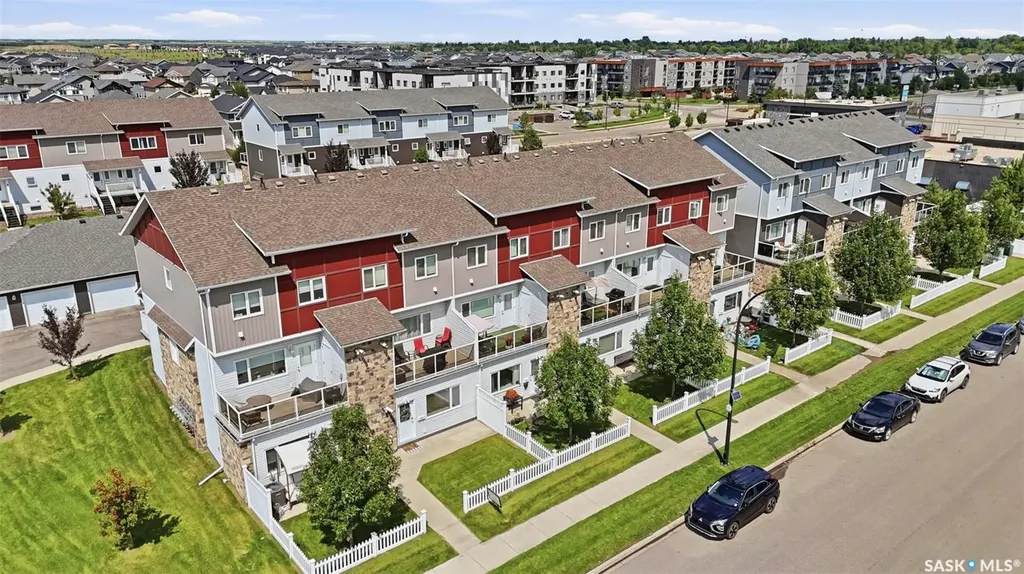 225 Hassard Close Saskatoon SK S7L 2W8
