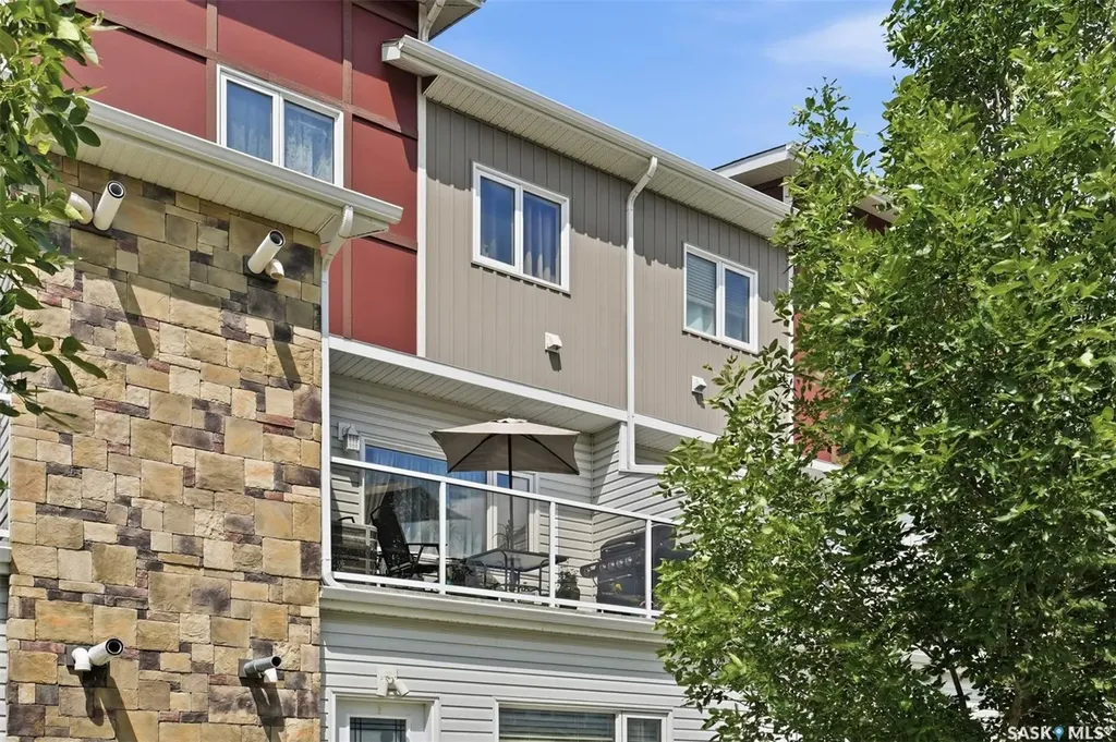 225 Hassard Close Saskatoon SK S7L 2W8