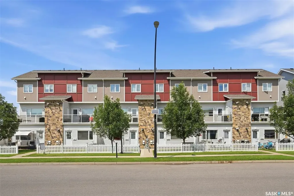225 Hassard Close Saskatoon SK S7L 2W8
