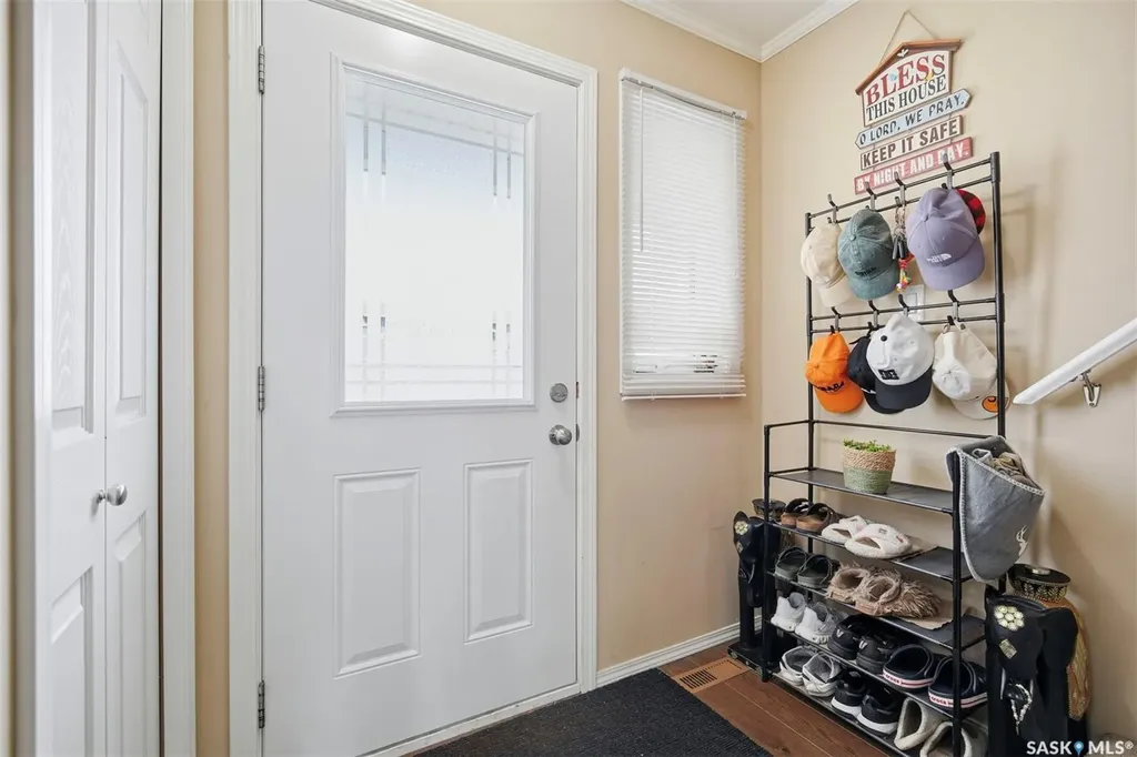 225 Hassard Close Saskatoon SK S7L 2W8