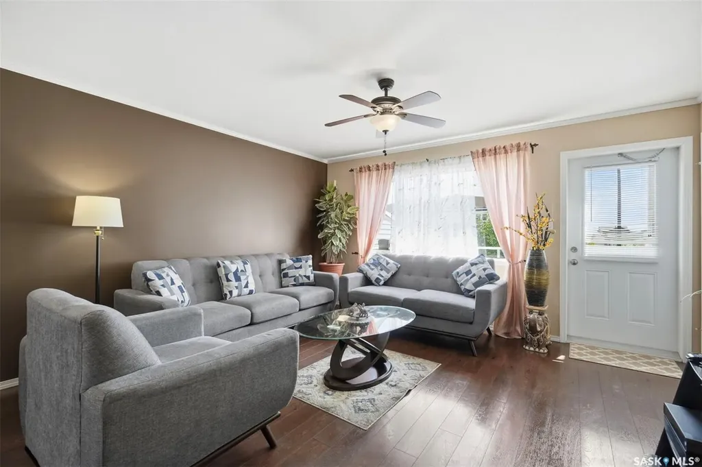 225 Hassard Close Saskatoon SK S7L 2W8