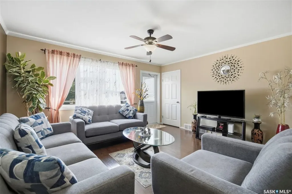 225 Hassard Close Saskatoon SK S7L 2W8