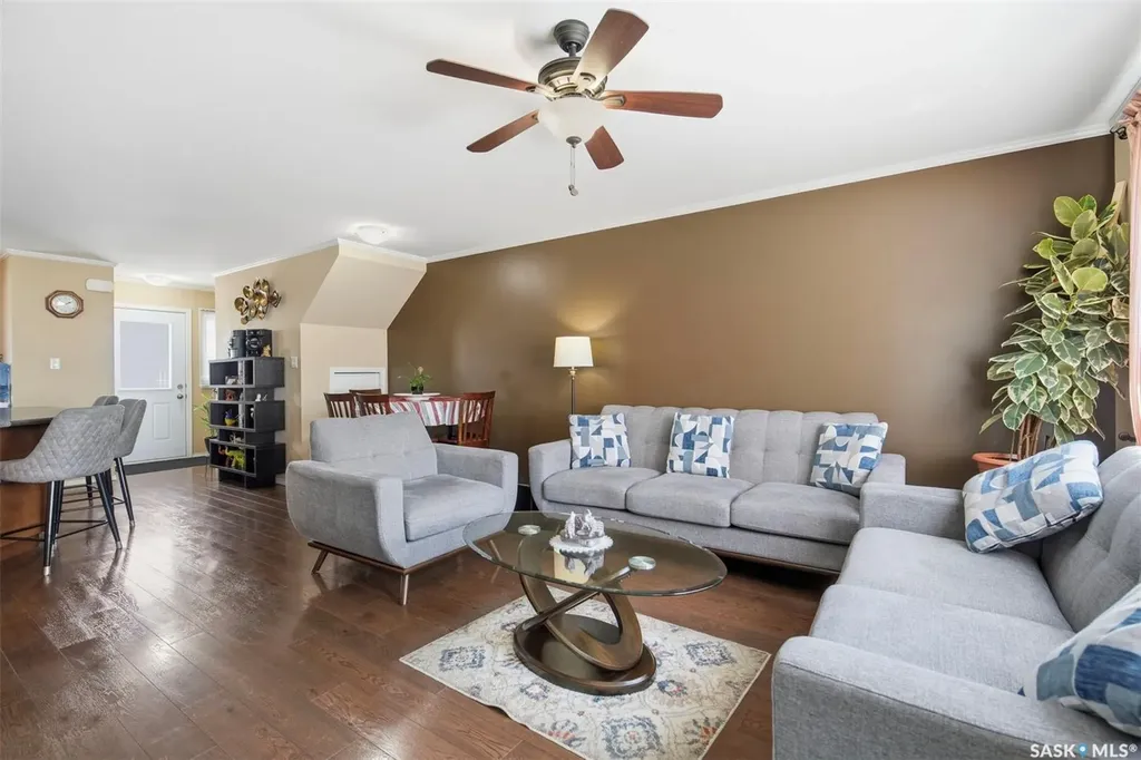 225 Hassard Close Saskatoon SK S7L 2W8