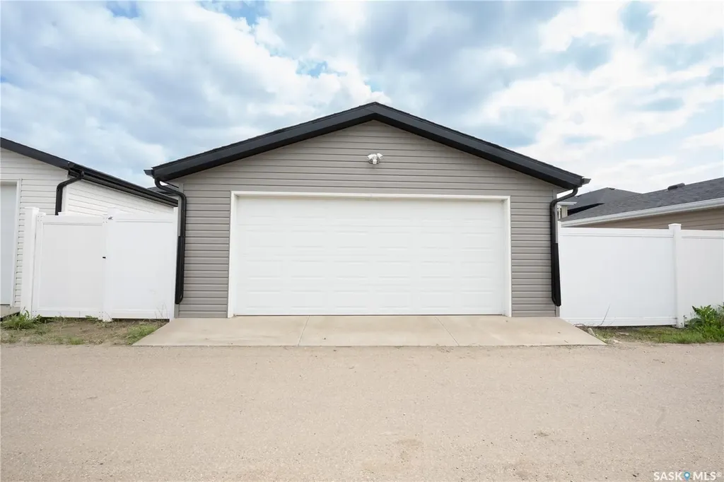 415 Mcarthur Crescent Saskatoon SK S7L 6Y3