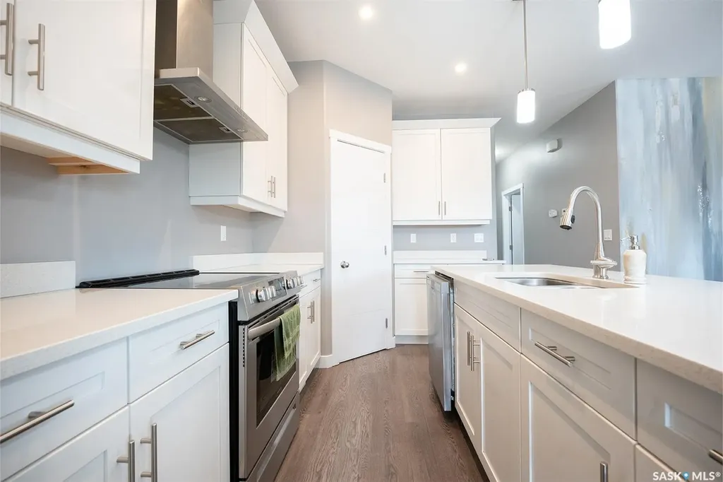 415 Mcarthur Crescent Saskatoon SK S7L 6Y3