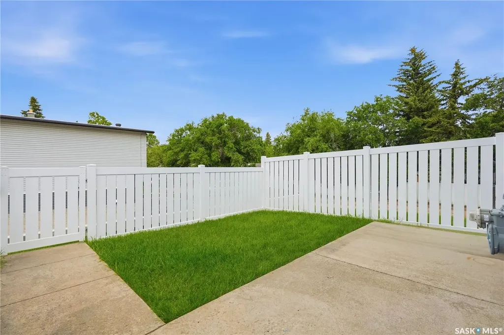 1292 Gordon Road Moose Jaw SK S6H 3E5