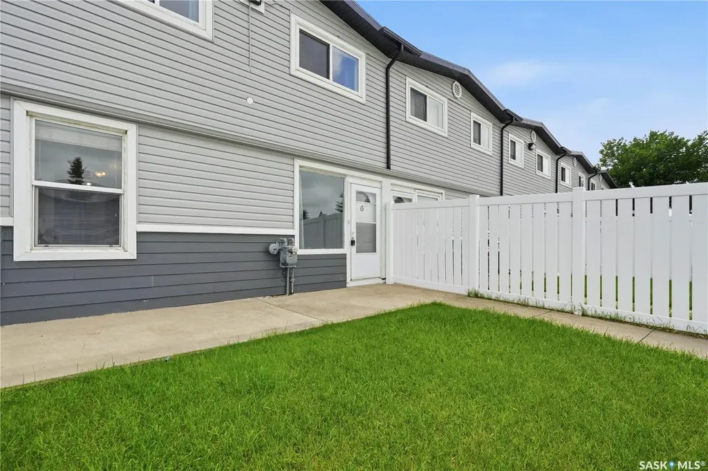 1292 Gordon Road Moose Jaw SK S6H 3E5