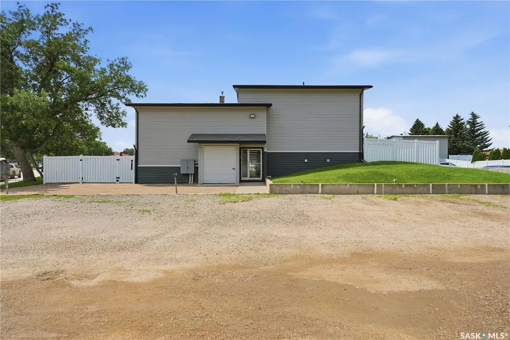 1292 Gordon Road Moose Jaw SK S6H 3E5