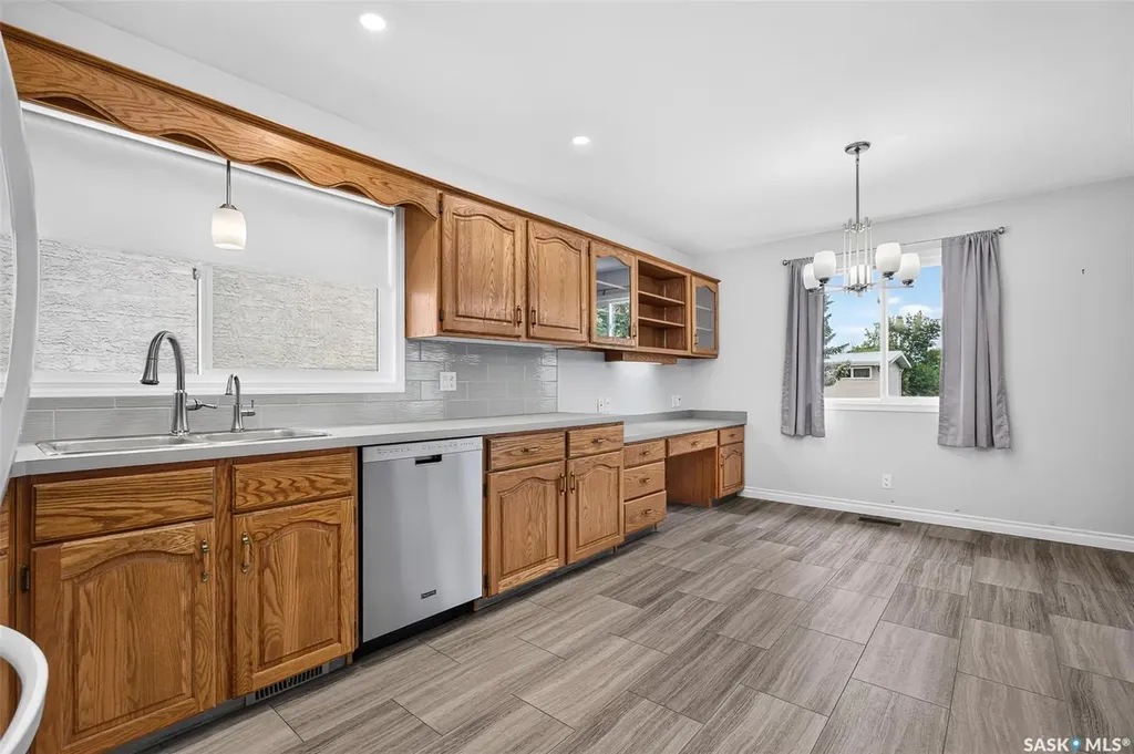 1027 Vaughan Street Moose Jaw SK S6H 5P1