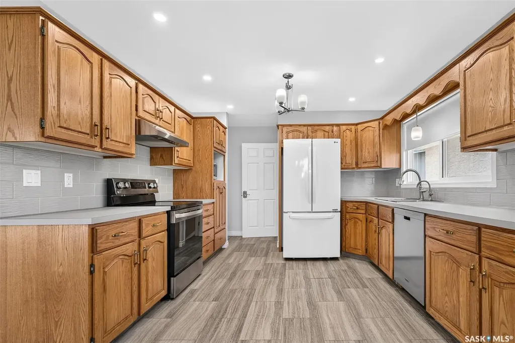 1027 Vaughan Street Moose Jaw SK S6H 5P1