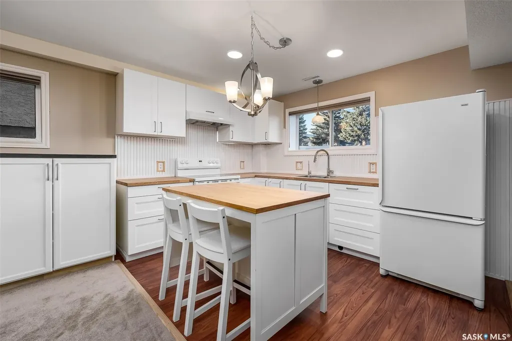 1027 Vaughan Street Moose Jaw SK S6H 5P1