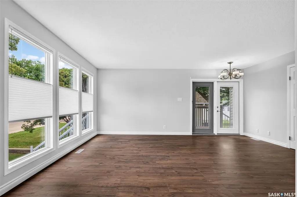 1027 Vaughan Street Moose Jaw SK S6H 5P1