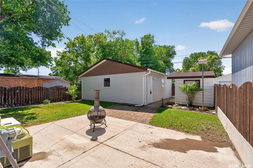 1027 Vaughan Street Moose Jaw SK S6H 5P1