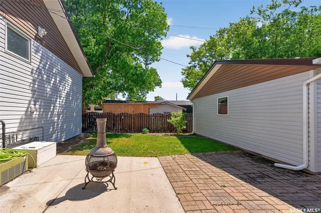 1027 Vaughan Street Moose Jaw SK S6H 5P1