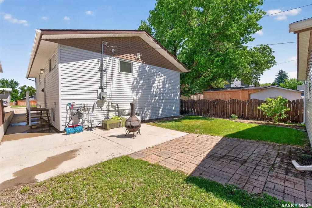 1027 Vaughan Street Moose Jaw SK S6H 5P1
