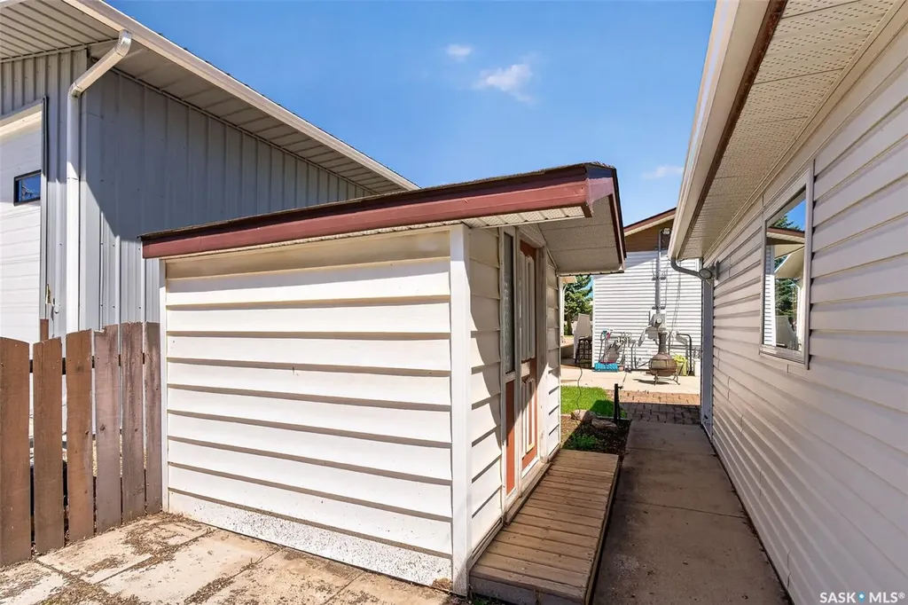 1027 Vaughan Street Moose Jaw SK S6H 5P1