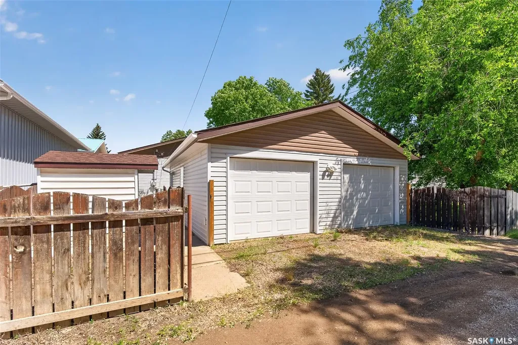 1027 Vaughan Street Moose Jaw SK S6H 5P1