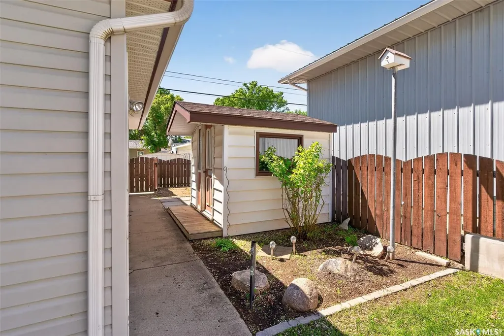 1027 Vaughan Street Moose Jaw SK S6H 5P1