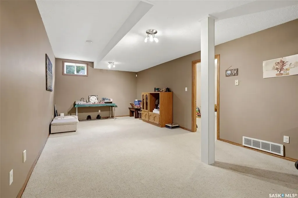2135 Potts Crescent E Regina SK S4V 2E6