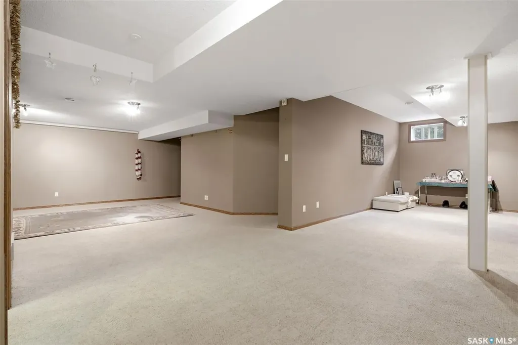 2135 Potts Crescent E Regina SK S4V 2E6