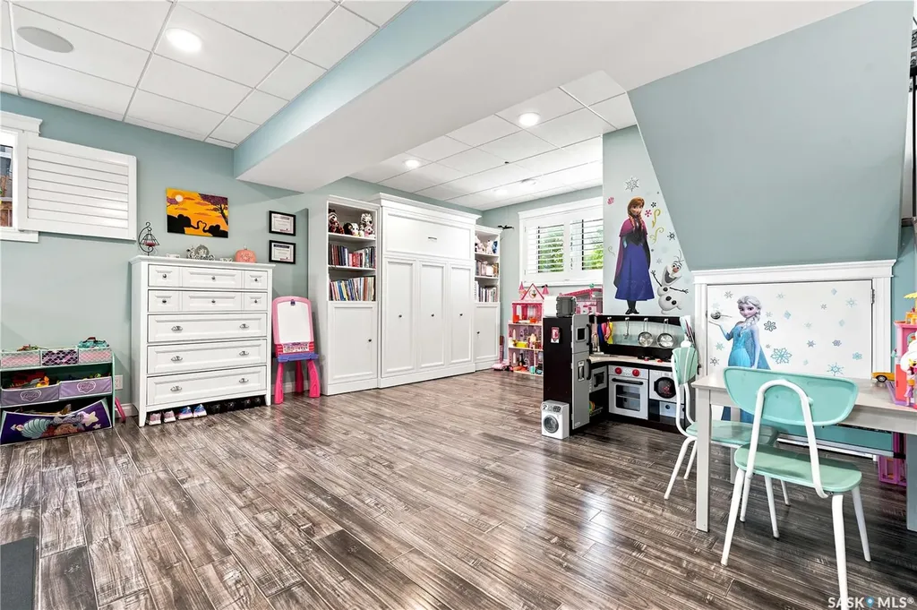 335 Dawson Crescent Saskatoon SK S7R 0K1