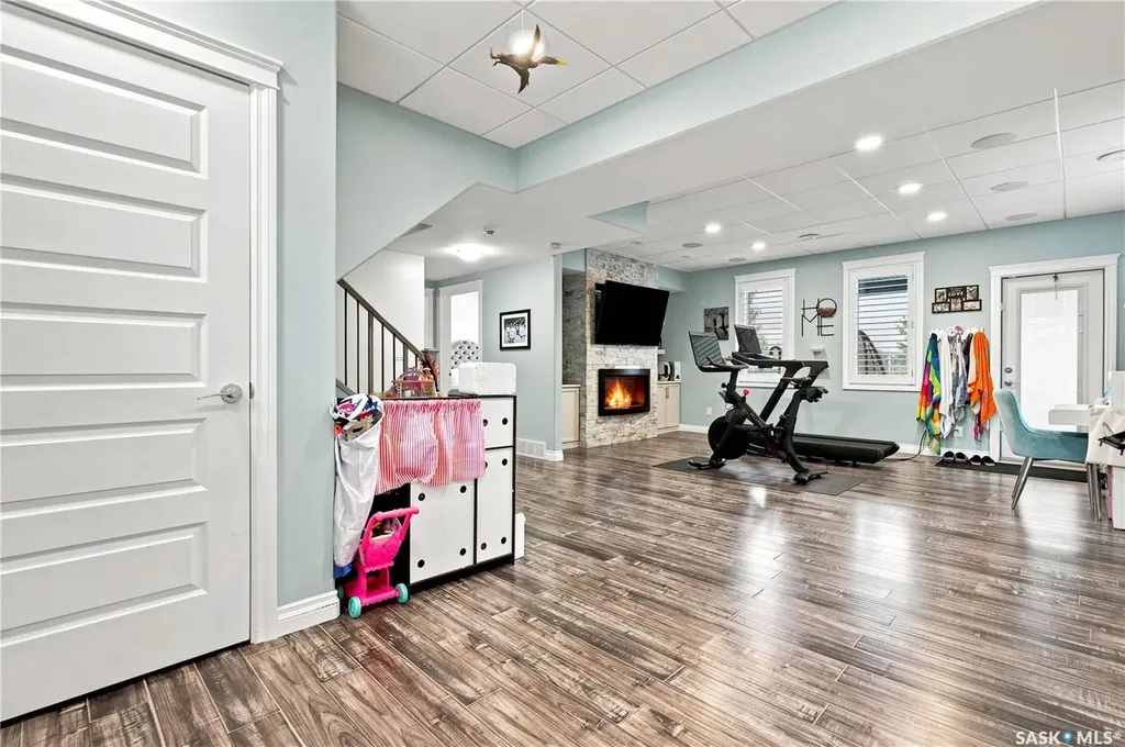 335 Dawson Crescent Saskatoon SK S7R 0K1