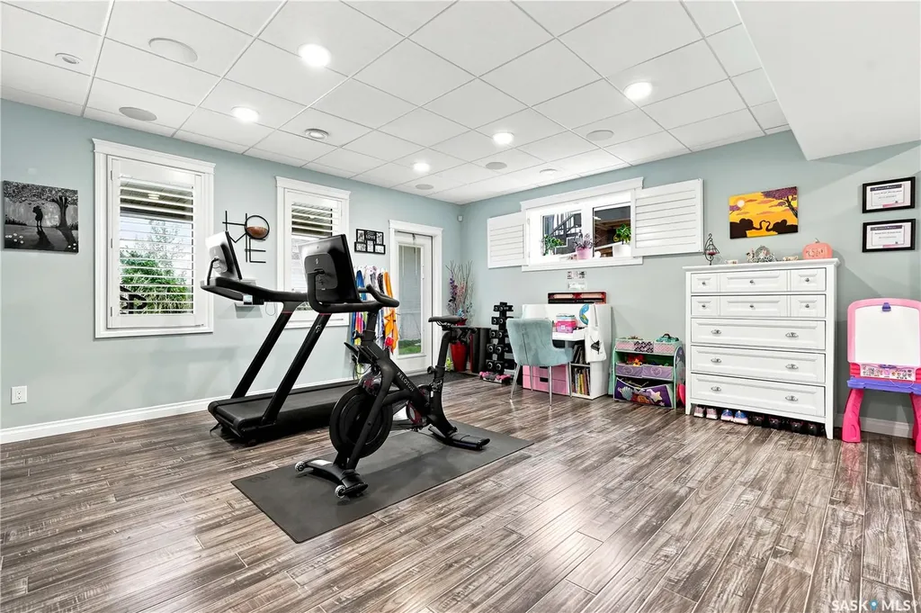 335 Dawson Crescent Saskatoon SK S7R 0K1