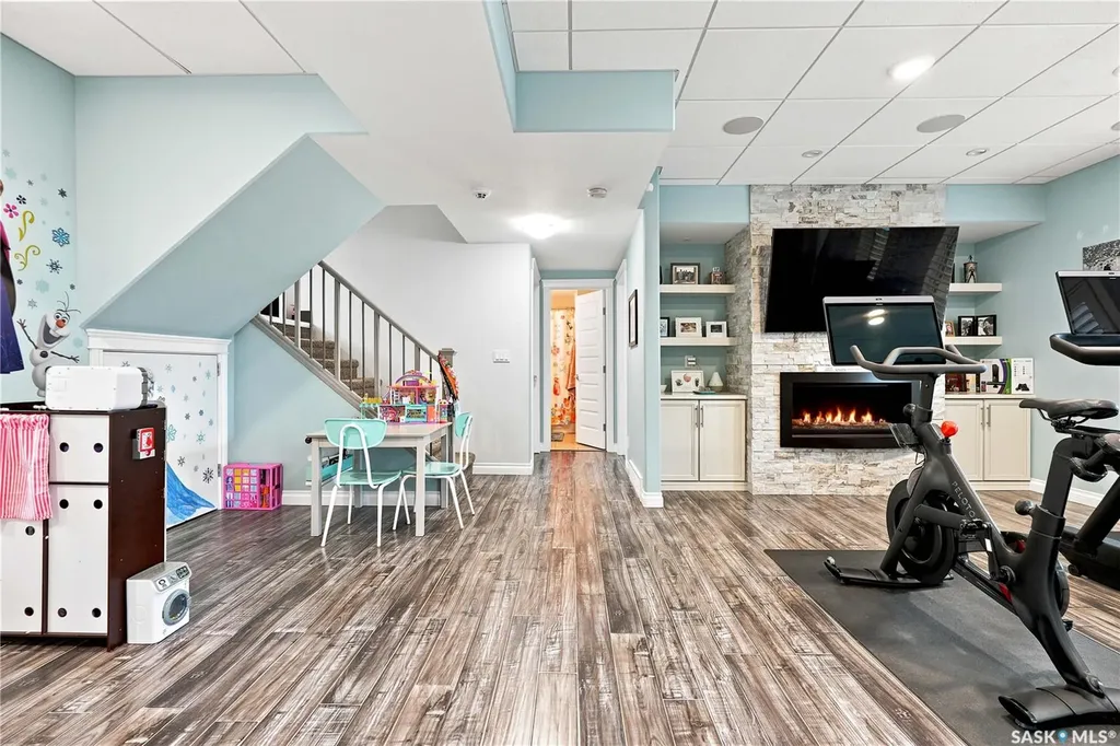 335 Dawson Crescent Saskatoon SK S7R 0K1