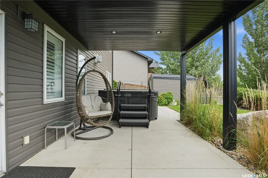 335 Dawson Crescent Saskatoon SK S7R 0K1