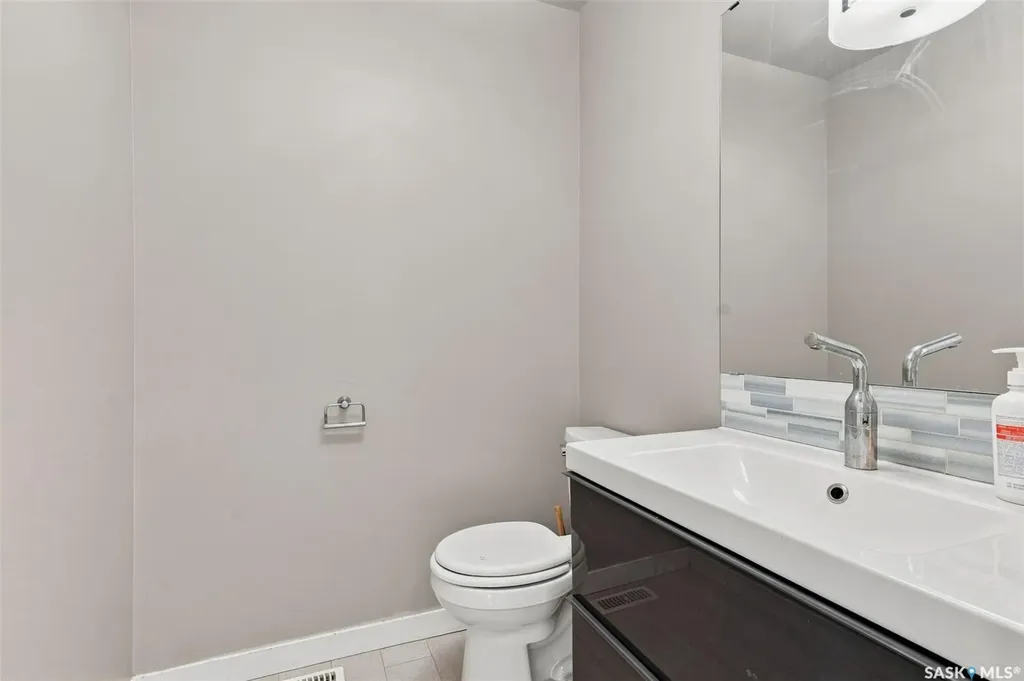 3107 Mcclocklin Road Saskatoon SK S7R 0J1