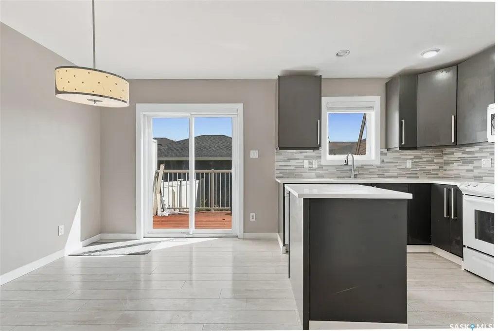 3107 Mcclocklin Road Saskatoon SK S7R 0J1