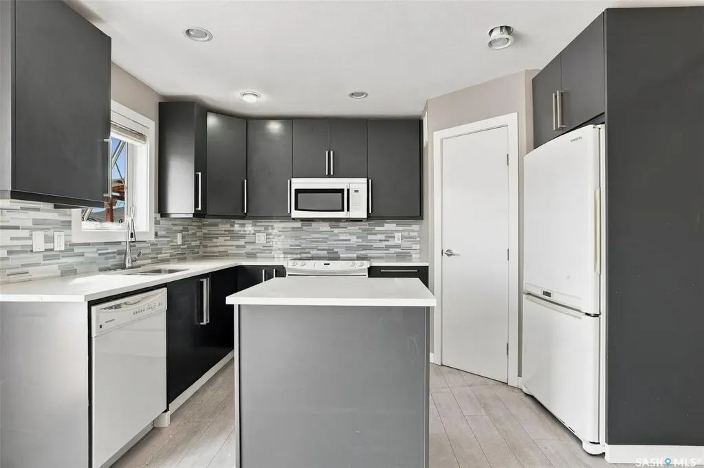 3107 Mcclocklin Road Saskatoon SK S7R 0J1