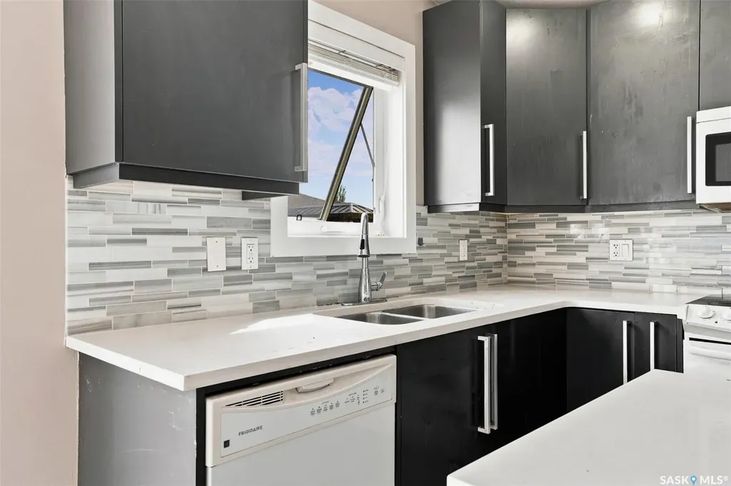 3107 Mcclocklin Road Saskatoon SK S7R 0J1