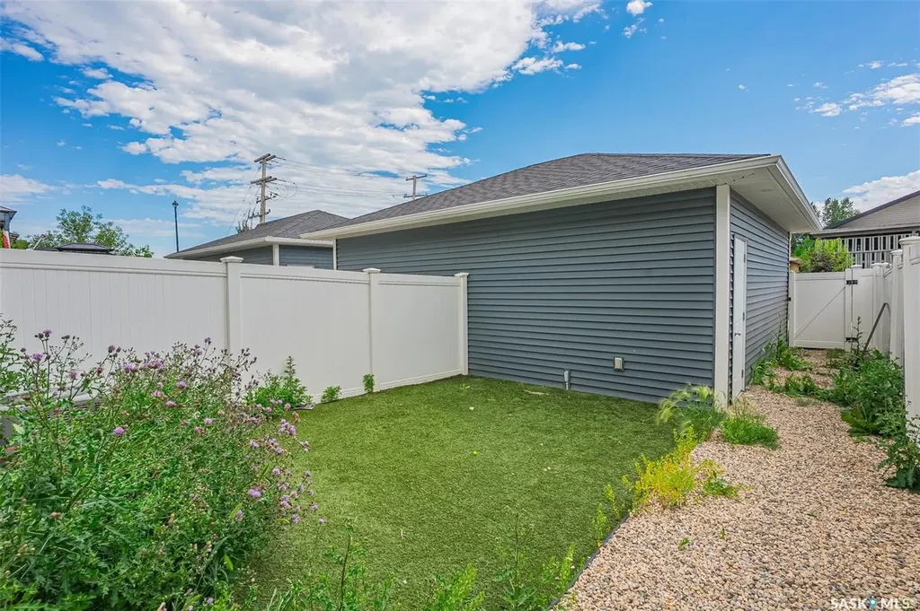 3107 Mcclocklin Road Saskatoon SK S7R 0J1